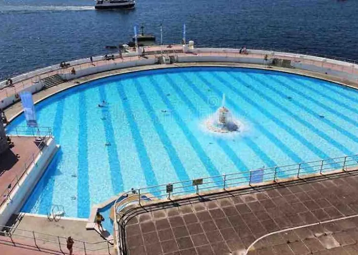 Grand Apartment On Hoe/Barbican Allocated Parking!