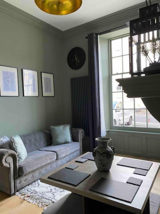 Grand On Hoe/barbican Allocated Parking! Apartment *